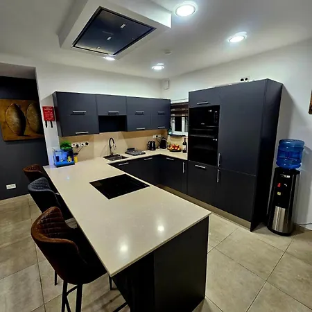 Homestay Platinum Court *