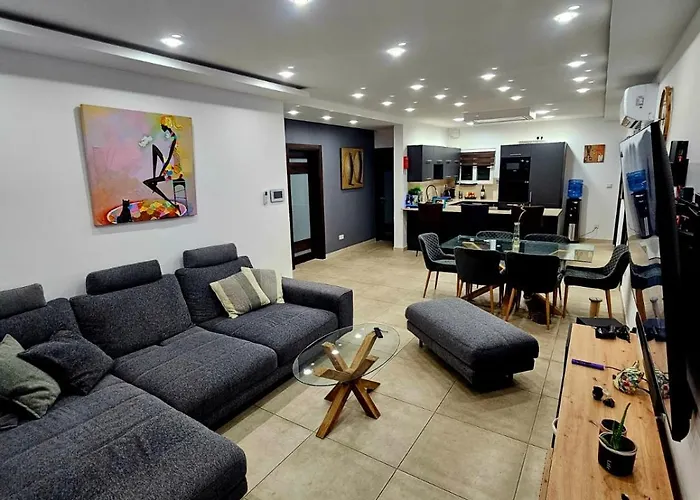 Platinum Court Gazde/Camere de închiriat Marsaskala