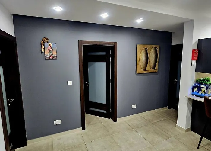 Platinum Court Gazde/Camere de închiriat *