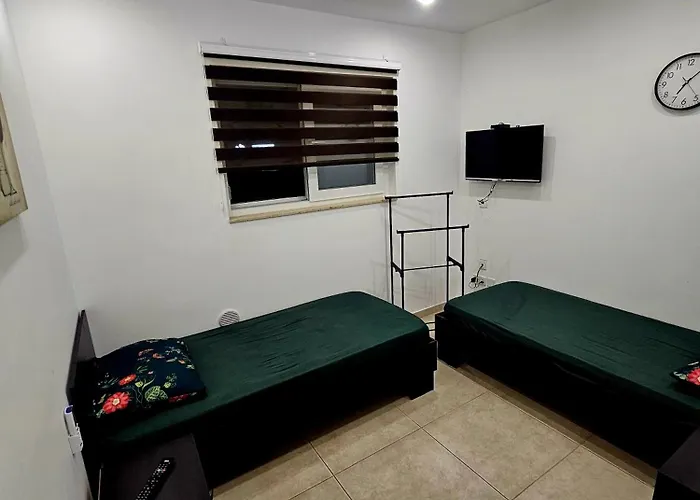 Проживание в семье Platinum Court *